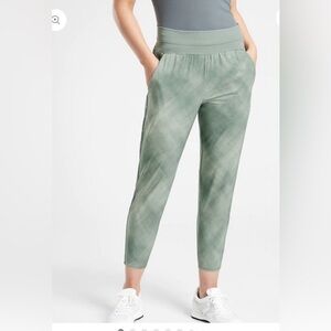 Athleta Nolita Slim Tapered Printed Crop Pant Size 6/P